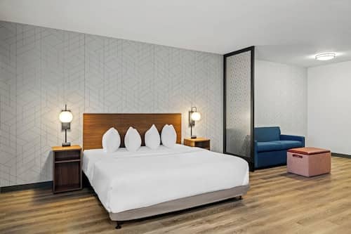 Room 15 of 74