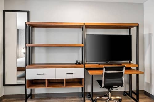 Room 8 of 74