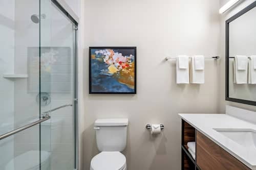 Bathroom 58 of 74