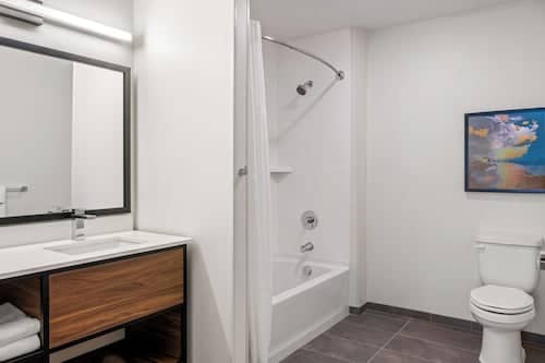 Bathroom 60 of 74