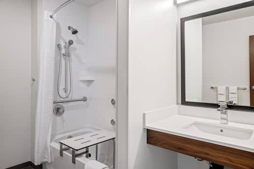 Bathroom 59 of 74